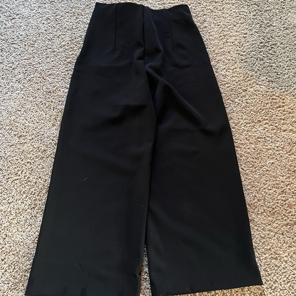 Wide Leg Crops - Picture 3 of 4